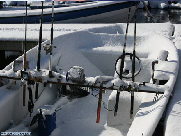 Schneeverwehung im Boot